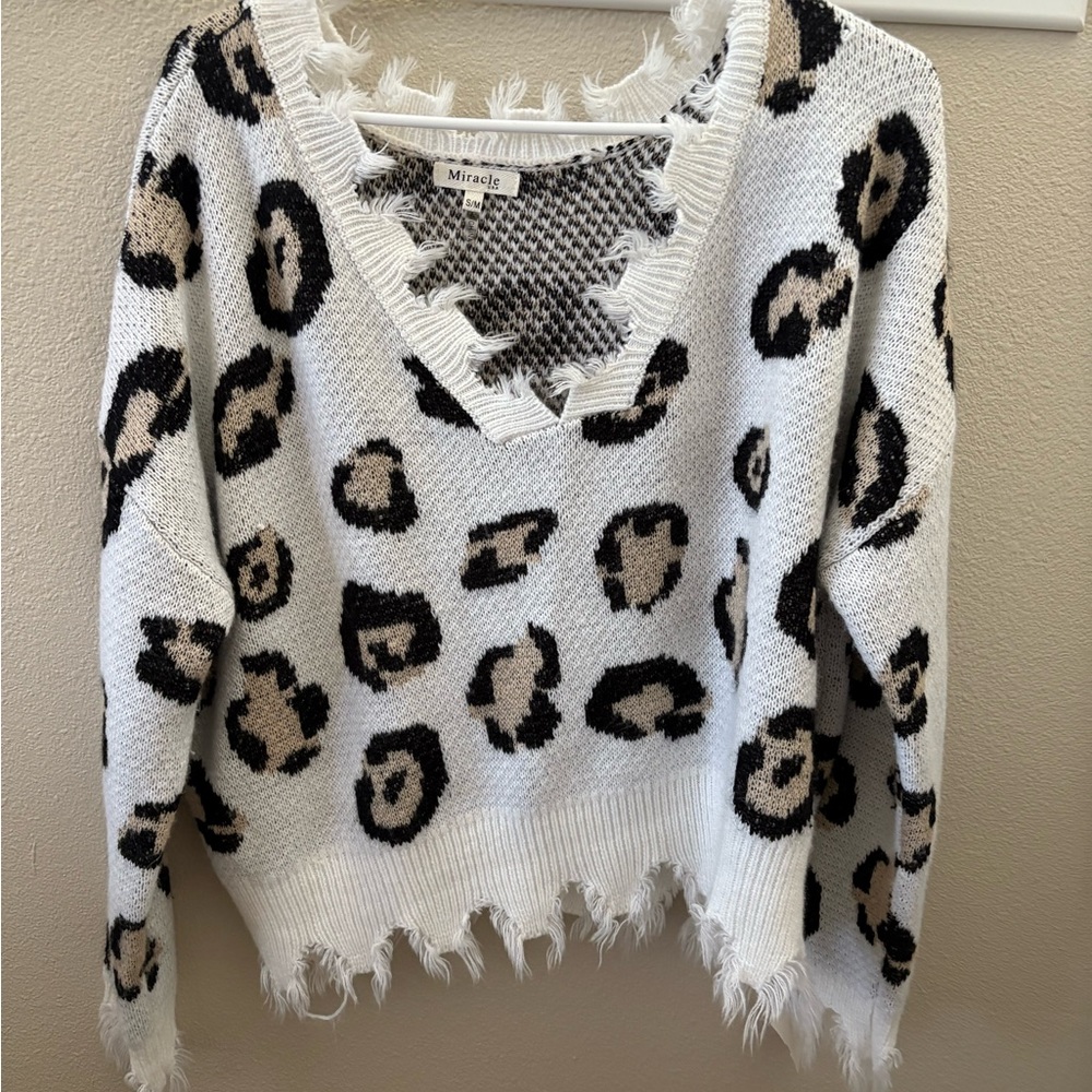 Miracle Women's V-Neck Leopard Sweater - White and Black